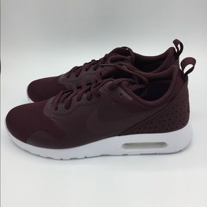 Women’s Nike Air Max Tavas